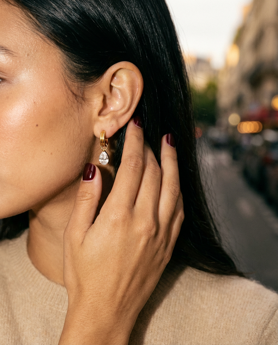 Tropfenförmige Pavé-Creolen