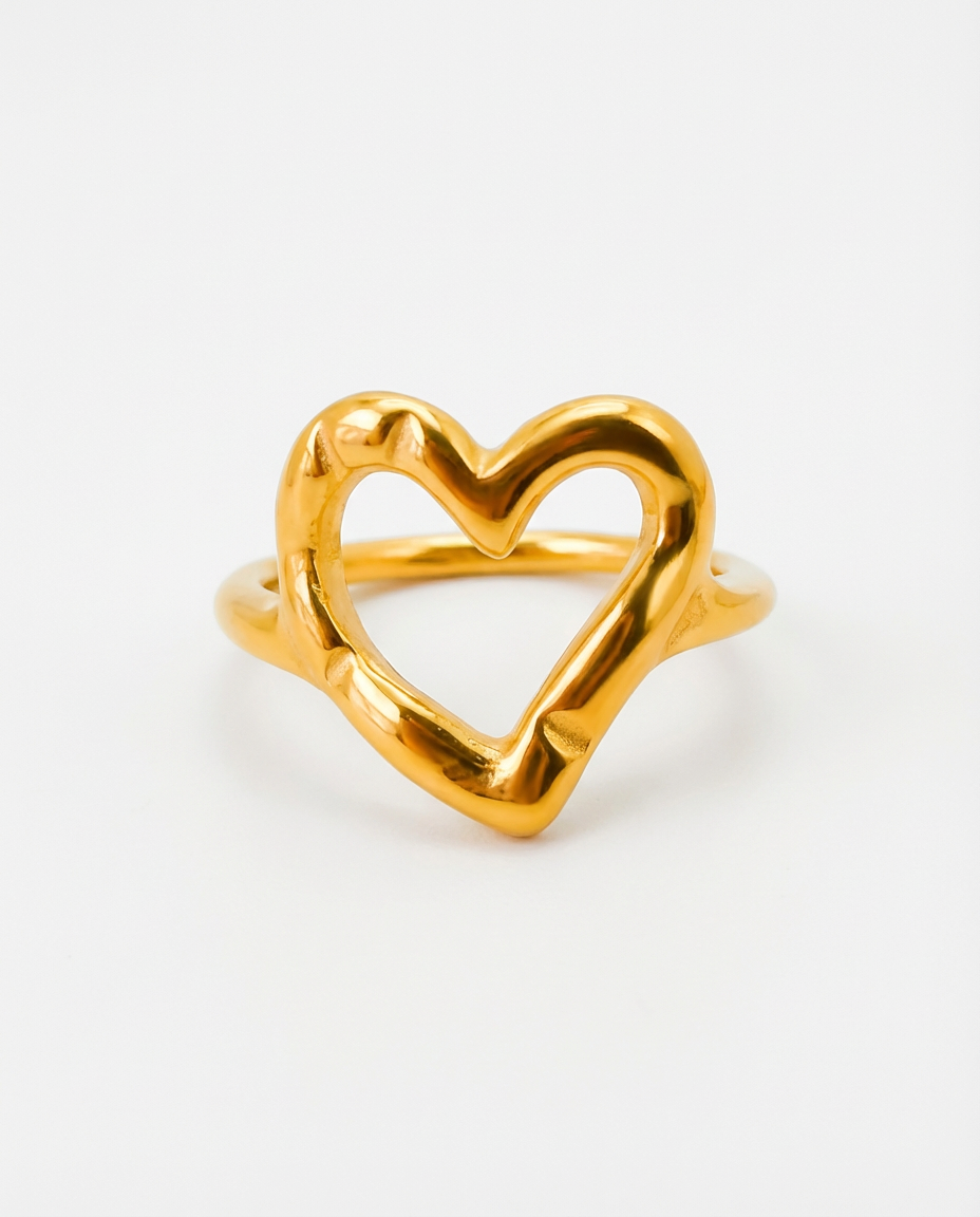 Amora Open Heart Ring