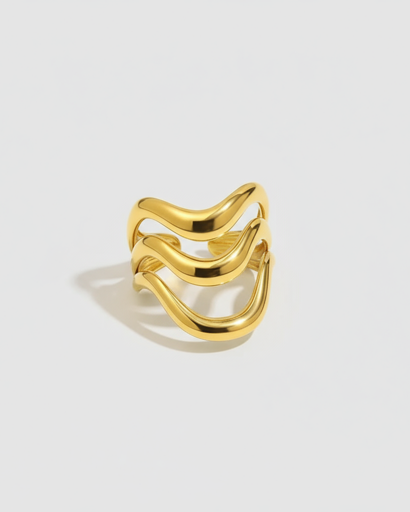 Goldener Statement-Ring mit Wellenmuster