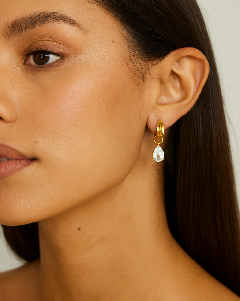 Tropfenförmige Pavé-Creolen