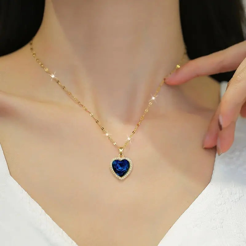 Jaselle Vireyne goldene Kette