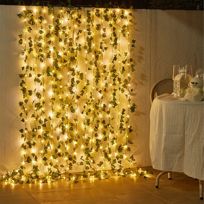 Lysgardin med kunstig vedbend og LED