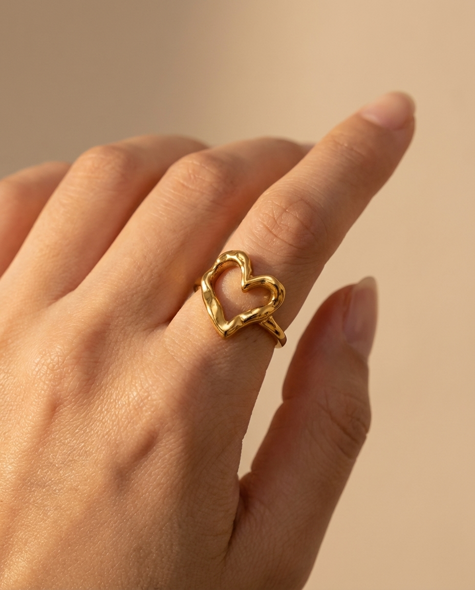 Amora Open Heart Ring