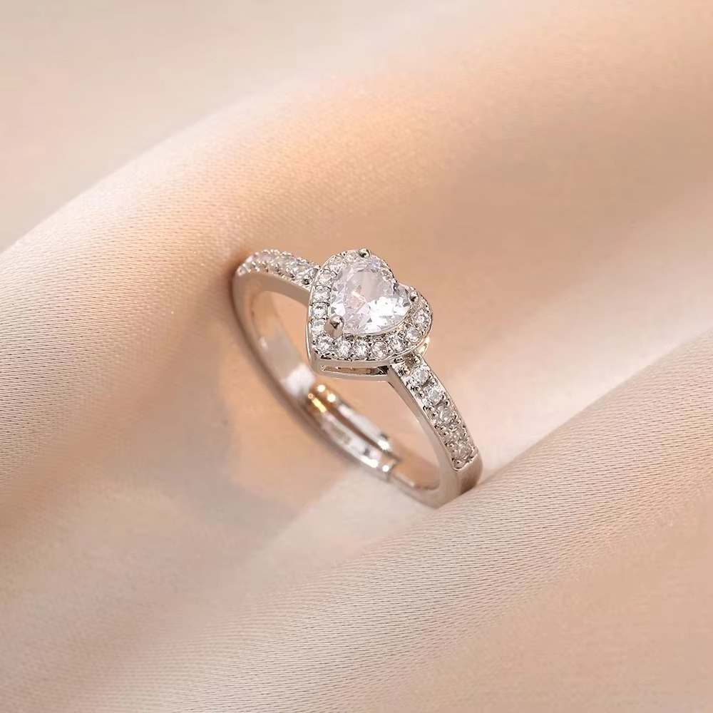 Herz aus Licht-Ring | Gemeinsam gegen Brustkrebs