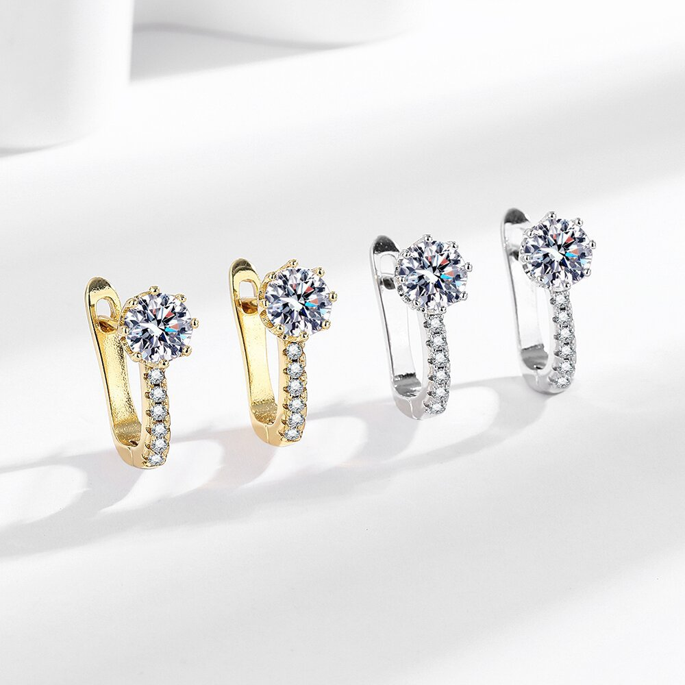 Moissanite Huggie-Ohrstecker