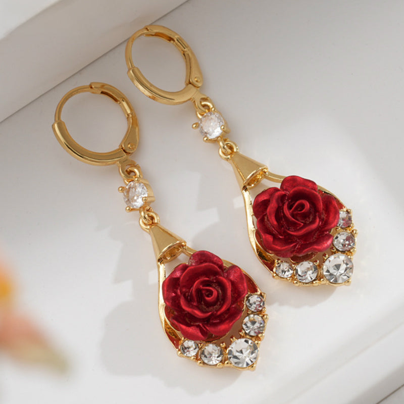 Elegante Rosen-Ohrhänger mit funkelnden Kristallakzenten