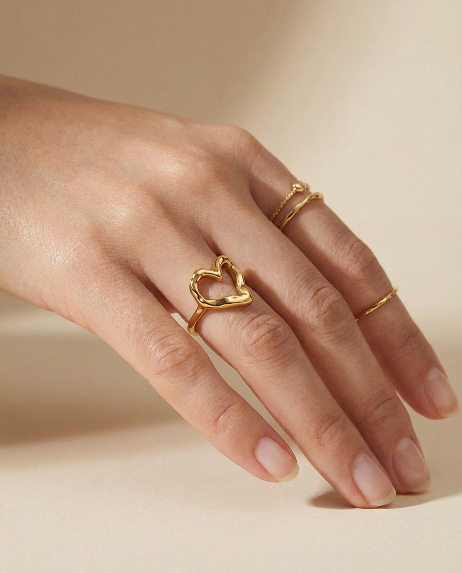 Amora Open Heart Ring