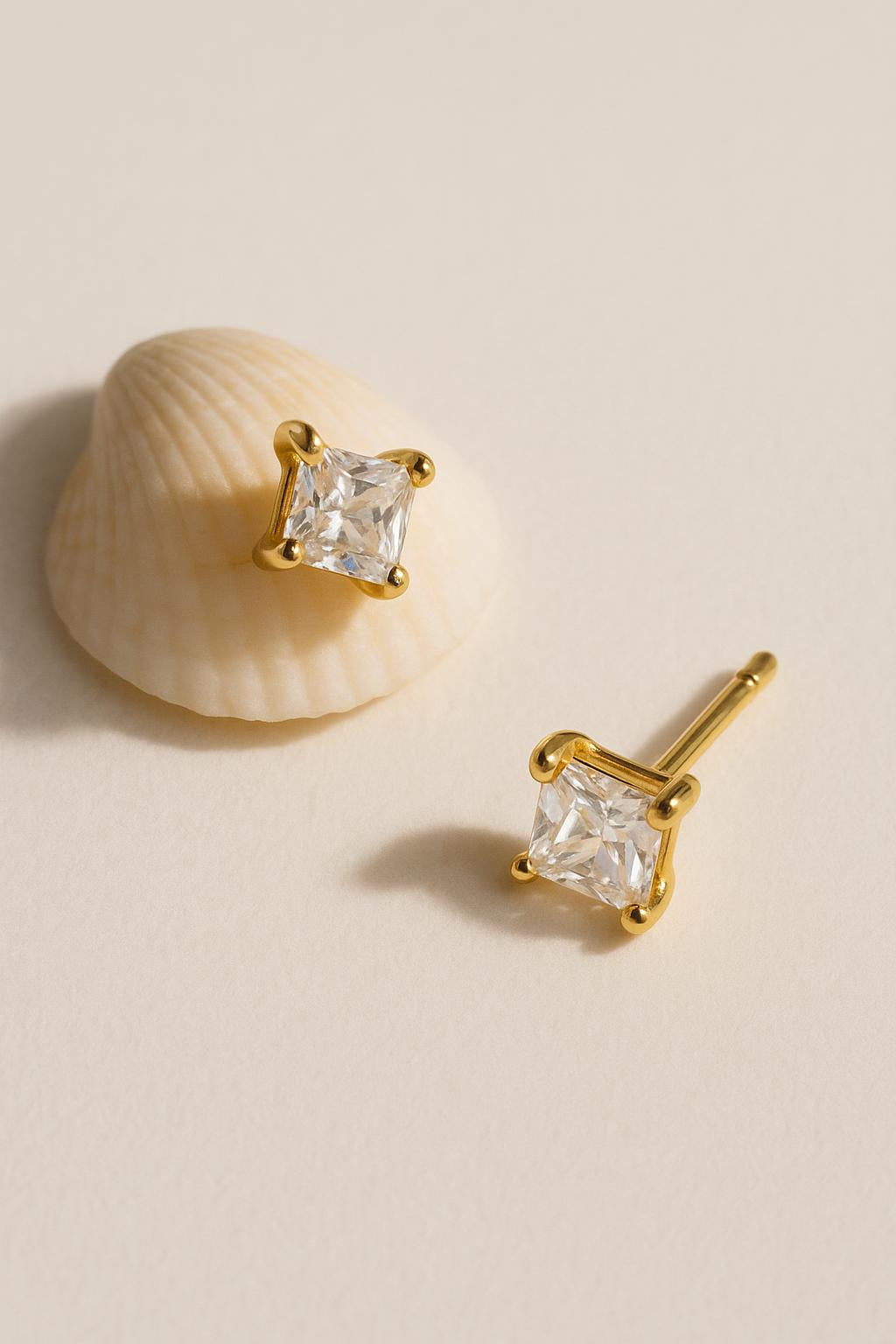 Éloïse Stud Earrings