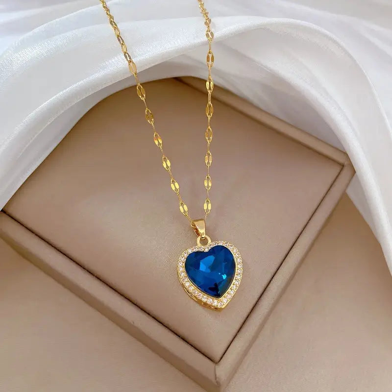 Jaselle Vireyne goldene Kette
