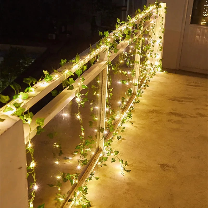 Lysgardin med kunstig vedbend og LED