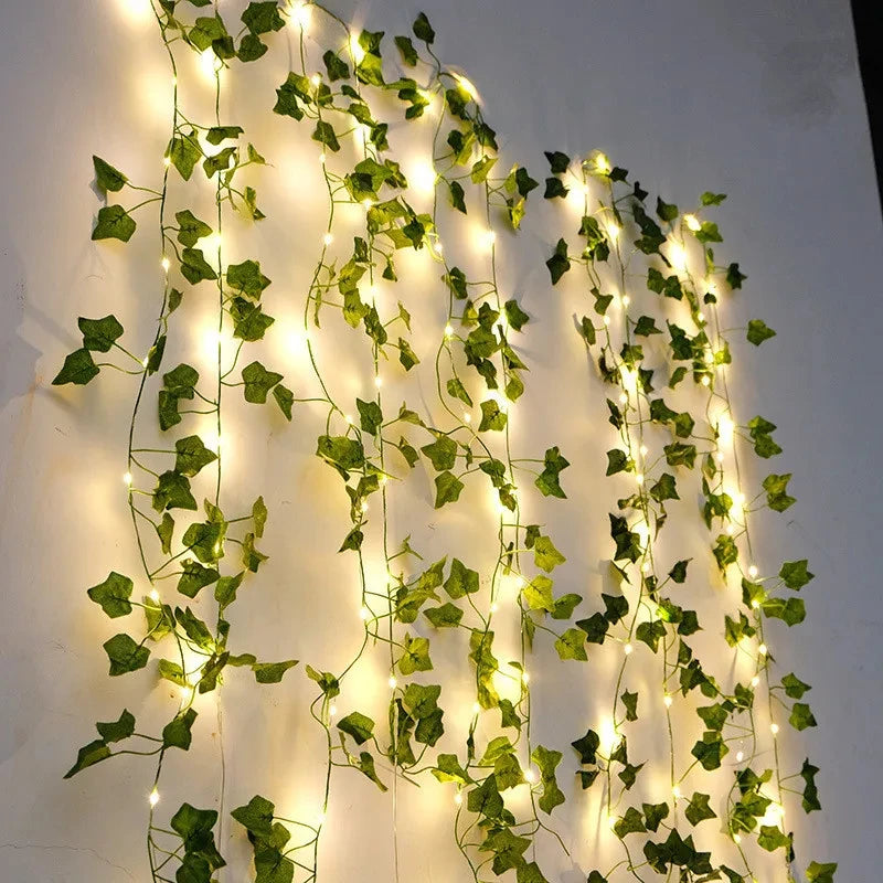 Lysgardin med kunstig vedbend og LED