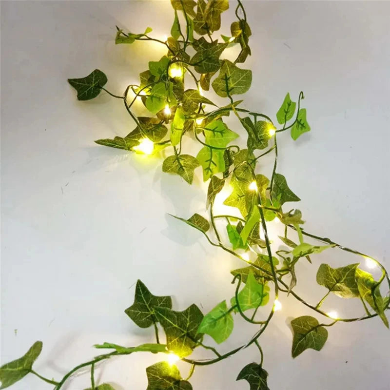 Lysgardin med kunstig vedbend og LED