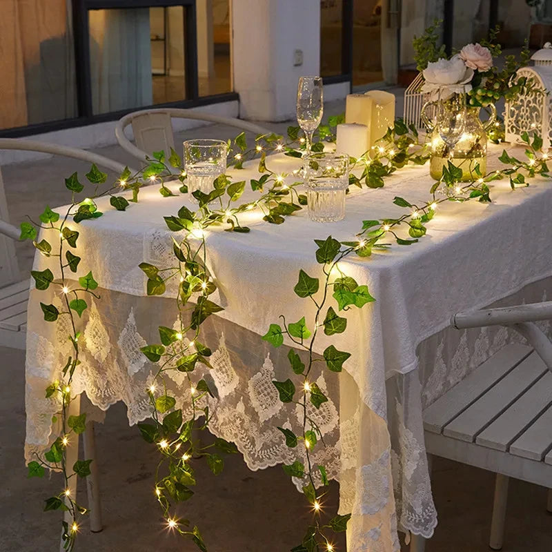 Lysgardin med kunstig vedbend og LED