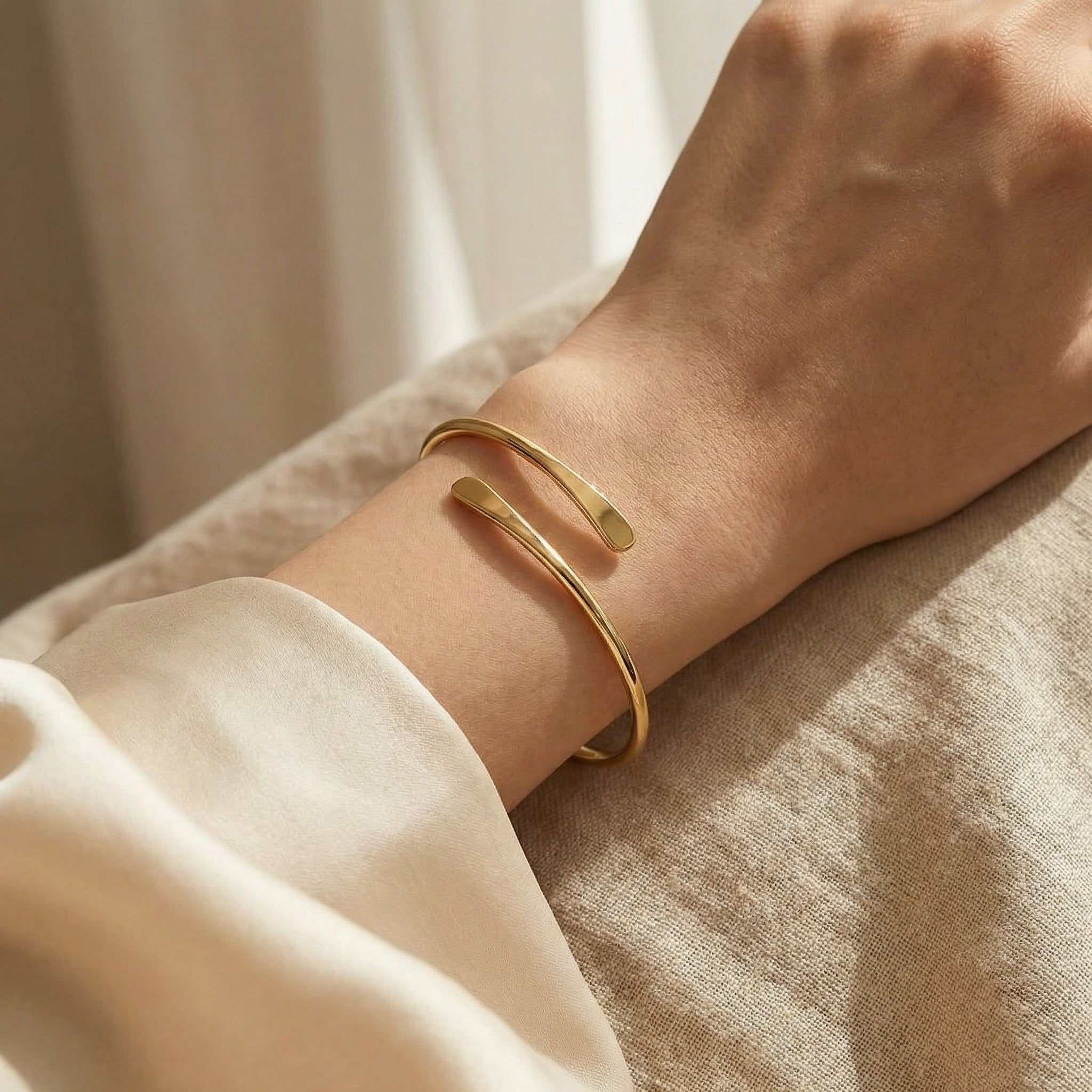 Goldene Cuff Armband