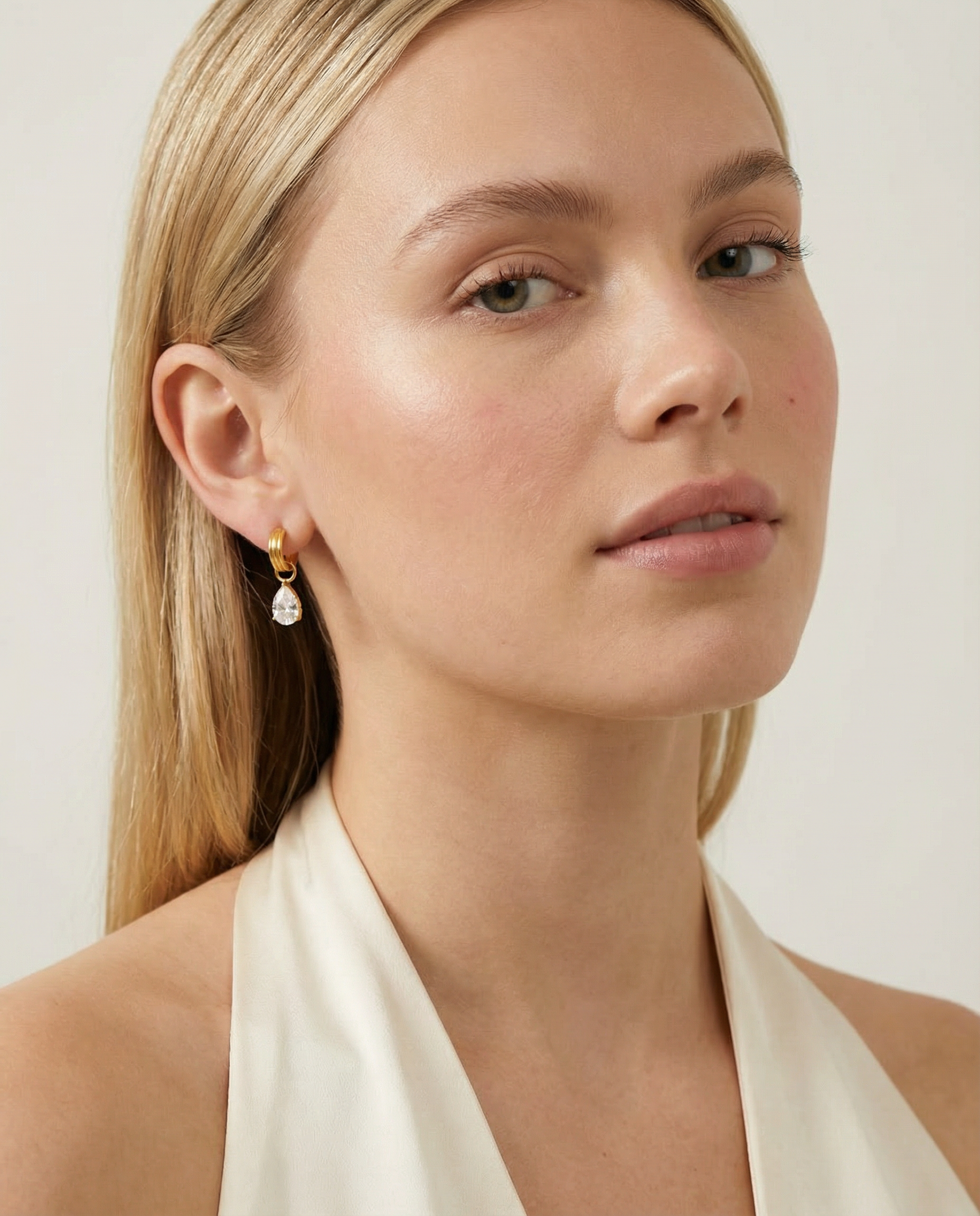 Tropfenförmige Pavé-Creolen