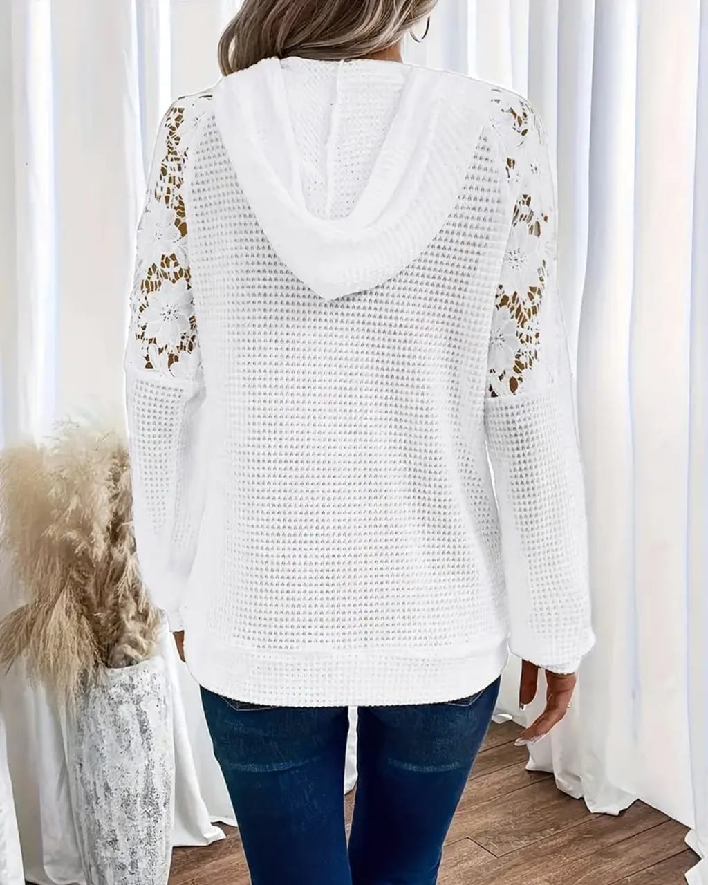 Maelle | Eleganter Damen-Hoodie mit Spitzendetails