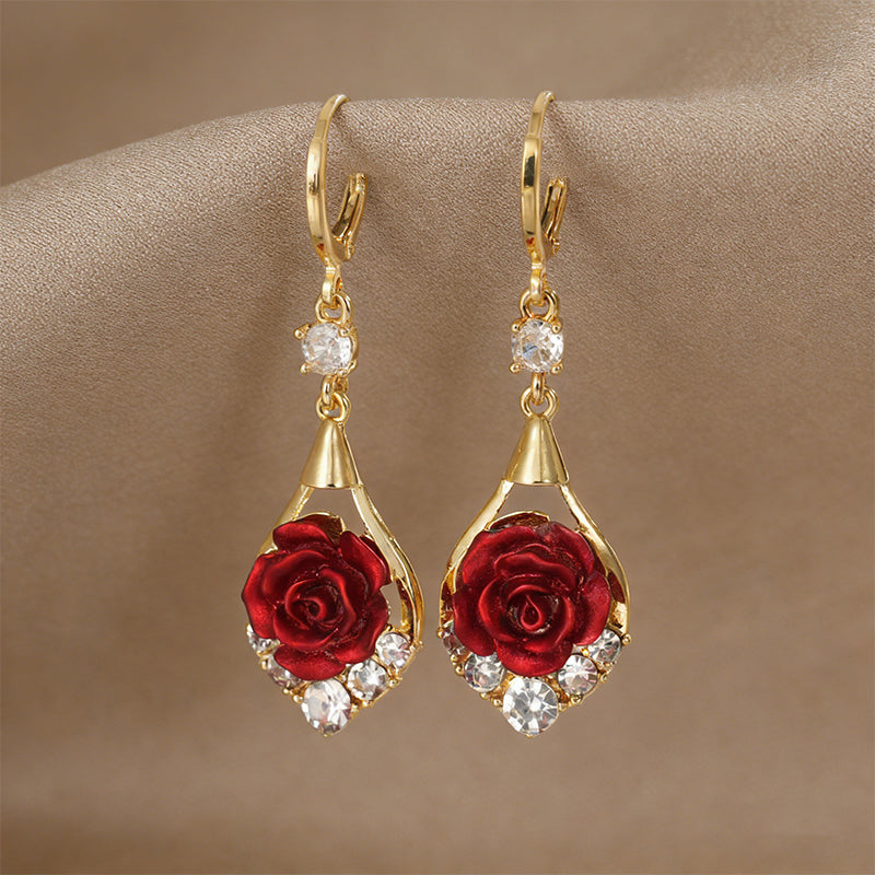 Elegante Rosen-Ohrhänger mit funkelnden Kristallakzenten