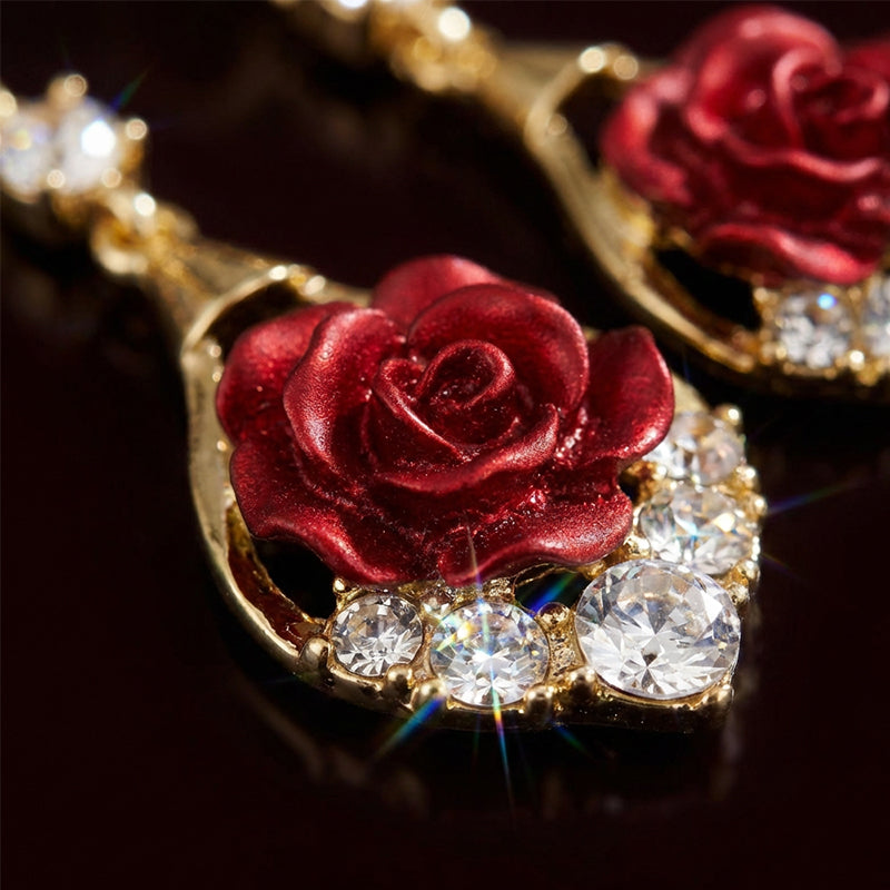 Elegante Rosen-Ohrhänger mit funkelnden Kristallakzenten